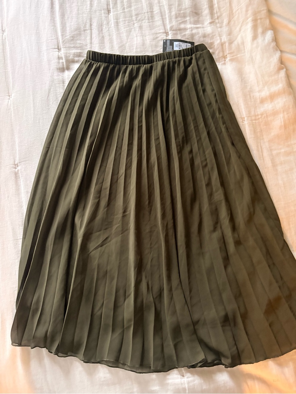 NWT! Dark olive green chiffon midi skirt